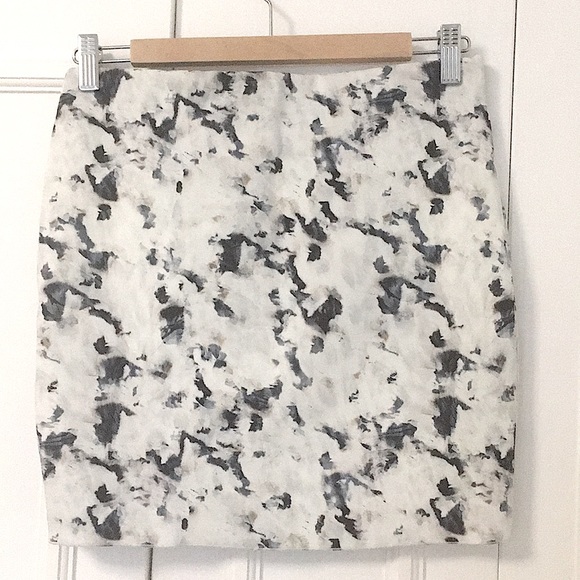 Zara white fitted skirt with marble pattern - Picture 3 of 5